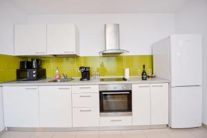 Bucharest Apartment - Two Bedrooms - 6 Guests - Cismigiu Gardens