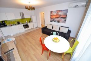 Bucharest Apartment - Two Bedrooms - 6 Guests - Cismigiu Gardens