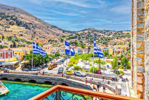 “Athenas” Neoclassic Harbour View Apartment