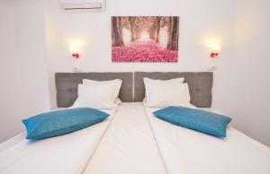 Superb Studio Cismigiu Gardens with Panoramic View for 2