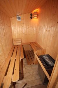 Spitze DK Ferienhaus Marielyst mit Sauna und Kinderspielhaus