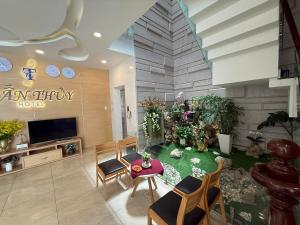 Q3 Tuấn Thủy Hotel