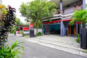 RedDoorz Syariah near Monumen Jogja Kembali