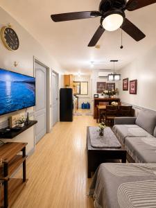 Cozy 2BR Condo Near Sm Ecoland Free WIFI
