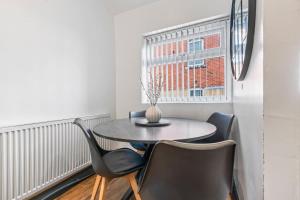 Group-Friendly, Sheffield Flat, sleeps 6