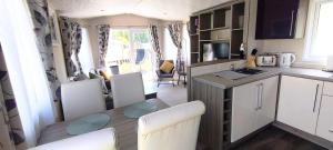 Static Caravan 2 Bed Sleeps 6 Dog Friendly
