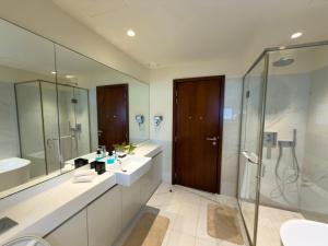 Luxury 2 bed with partial sea view in Colombo