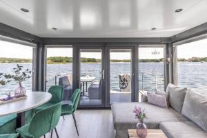 Houseboat Marina Mookerplas met Duo Hottub I 4 - 6 personen