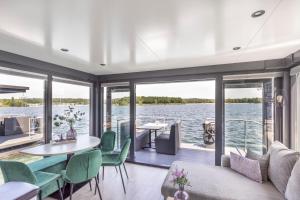 Houseboat Marina Mookerplas met Duo Hottub I 4 - 6 personen