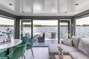 Houseboat Marina Mookerplas met Duo Hottub I 4 - 6 personen