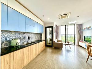 Luxury 2-Bedroom Lakefront Living Experience at Vinhomes Green Bay