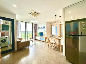 Luxury 2-Bedroom Lakefront Living Experience at Vinhomes Green Bay