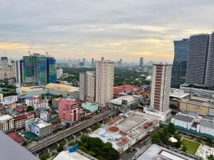 Andy Suites Classic Luxury Overlooking City