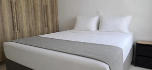 Esperides Pearl Luxury Seafront Apartment by DM Hospitality