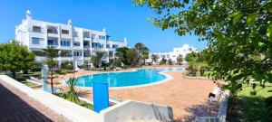 Élégant appartement de 3 chambres vue piscine n4