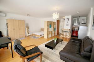 Marton Estate 2 plus 1 people airco free parking