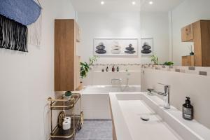 EDLER WOHNRAUM Design-Loft im Graphischen Viertel 2 Schlafzimmer mit Balkon, Miele-Kaffeevollautomat, Miele-Weinkühler, Klima, Lift, Tiefgarage & WLAN 266 Mbps
