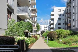 Verde Goclawska Modern Apartment with Balcony