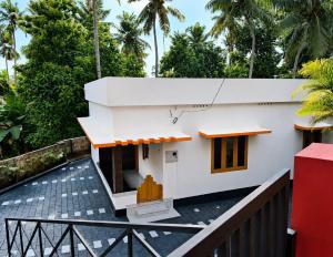 AMBALAKKARA SHORELINE STAY varkala