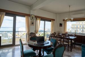 Cozy stylish sea view apartment