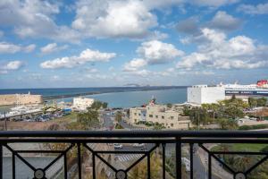 Cozy stylish sea view apartment