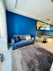 Villa de Cascais, renovado, a 50 metros do mar!