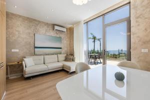 Sapphire Coast Drymades Modern 2BR Apartment by PikHost