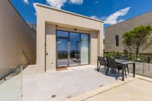 Sapphire Coast Drymades Modern 2BR Apartment by PikHost
