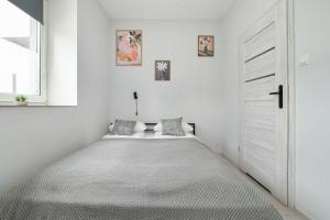 Przytulne Studio z Pralką Niedaleko Muzeum Włókiennictwa w Łodzi by Noclegi Renters