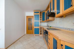 Metro Stokłosy Homely Apartment by BookingHost