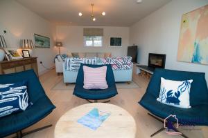 Luxury Estuary Views & Parking - Woodcot Cottage
