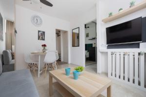 Cozy Pet-Friendly Studio in Downtown by Noclegi Renters