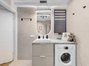 My Praga Nest Metro Szwedzka AC&Parking