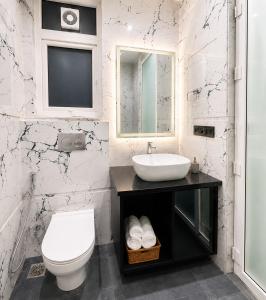 Boutique 1BHK Near Medanta Anav Stay