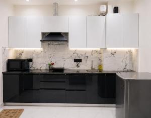 Boutique 1BHK Near Medanta Anav Stay