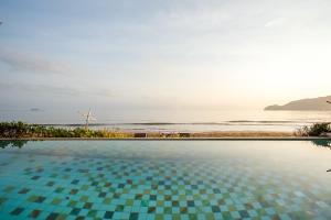 Cozy Beachfront Samroiyod
