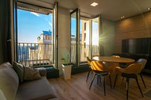 17-190 New York spacious, Antonovycha 74, Kyiv centre, Olimpiiska metro nearby, panoramic city view, 15 kW backup power, Petrovdom Apartment