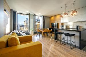 17-190 New York spacious, Antonovycha 74, Kyiv centre, Olimpiiska metro nearby, panoramic city view, 15 kW backup power, Petrovdom Apartment