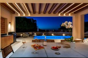 VaMa Luxury Living-8BR Design Villa with Private Heated Pool