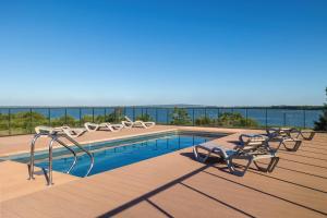 Art Lake - Elegant Apartments in Mielno with Rooftop Seasonal Pool by Noclegi Renters