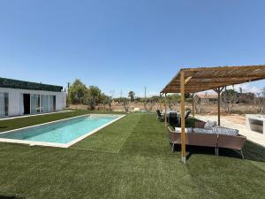 Country house with pool 10 minutes from the beach