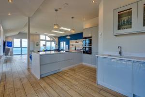 Finest Retreats - The Penthouse, Scarborough