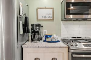 Pool | Hot Tub | 3 Min to Lake | Pets Allowed
