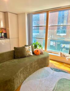 Stylish City Centre Flat Walk to Beach
