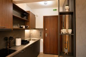 Purple Orchid Modern Studio near Metro & Free Parking