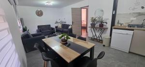 Maison avec jardin et parking privé - proche centre