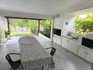 Casa hasta 10 personas.