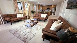 Luxury 2-Bedroom Near Cedars-Sinai & Rodeo Drive Walk to markets and restaurants