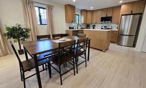 Luxury 2-Bedroom Near Cedars-Sinai & Rodeo Drive Walk to markets and restaurants