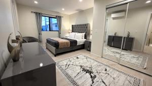 Luxury 2-Bedroom Near Cedars-Sinai & Rodeo Drive Walk to markets and restaurants